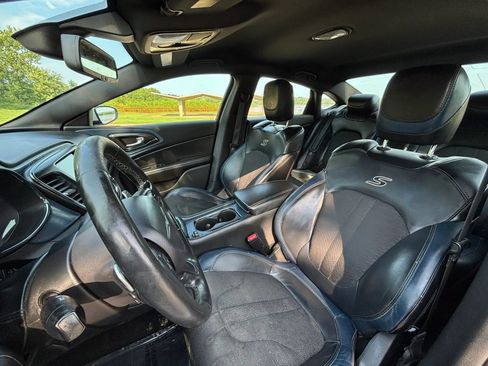 Used 2016 Chrysler 200 S w/ Comfort Group FWD image 11