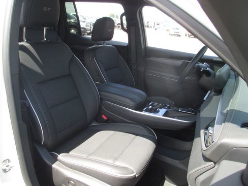 Used 2025 Buick Enclave Sport Touring FWD image 25