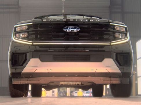 Used 2025 Ford Expedition Max Platinum w/ Driver's Package AWD/4WD image 4