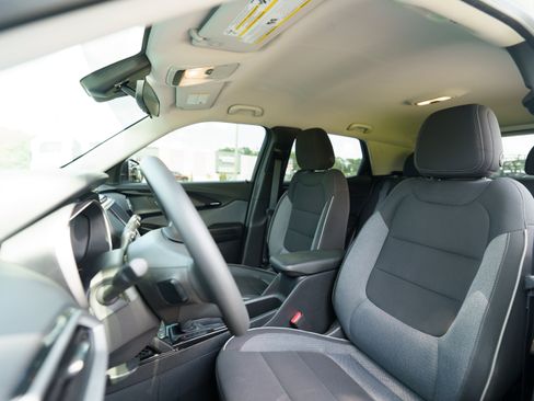 Used 2023 Chevrolet TrailBlazer LS FWD image 8
