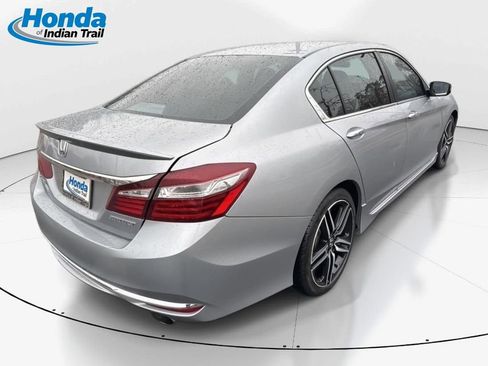 Used 2017 Honda Accord Sport image 5