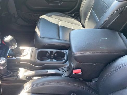 Used 2022 Jeep Wrangler Unlimited Sahara AWD/4WD image 17