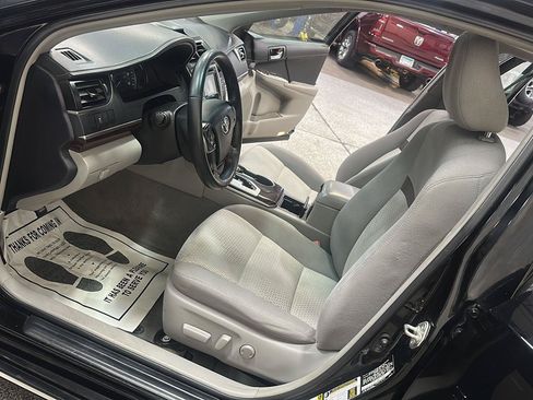 Used 2014 Toyota Camry XLE FWD image 15