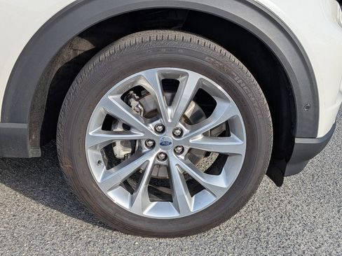 Certified 2021 Ford Explorer Platinum w/ Equipment Group 601A image 12