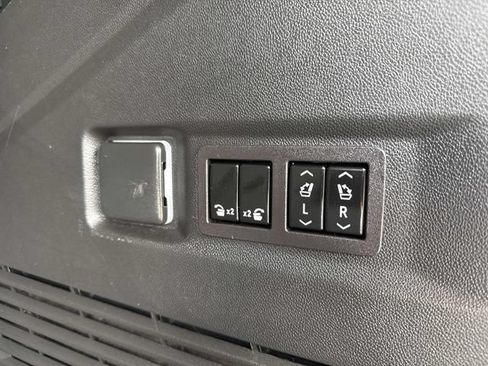 Used 2023 GMC Yukon Denali w/ Advanced Technology Package AWD/4WD image 59