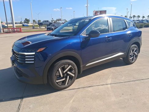 New 2026 Nissan Kicks SV w/ SV Premium Package FWD image 2