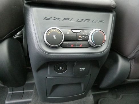 Used 2025 Ford Explorer Platinum w/ Ultimate Package image 23