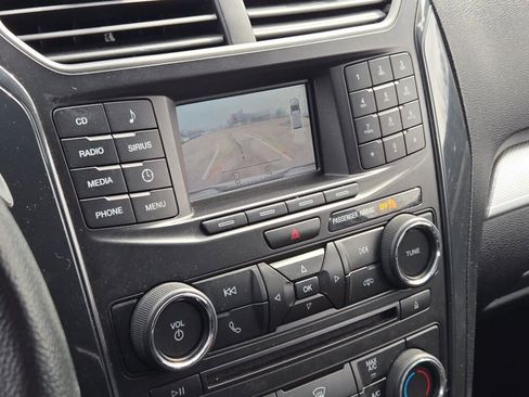 Used 2017 Ford Explorer XLT image 27