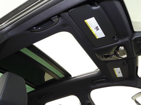 Used 2025 BMW X1 xDrive28i w/ Technology Package image 18