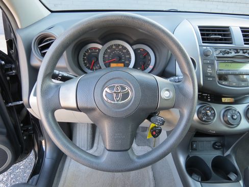 Used 2010 Toyota RAV4 2WD image 11