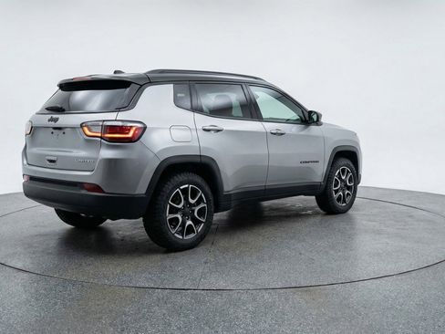 Used 2025 Jeep Compass Trailhawk image 9