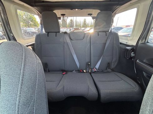Used 2025 Jeep Wrangler Unlimited Sahara AWD/4WD image 38