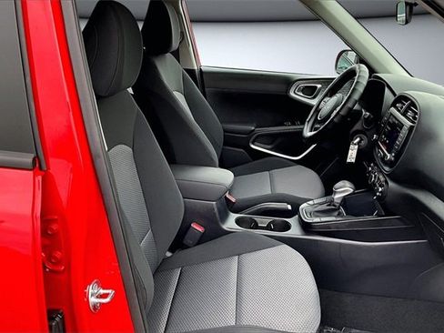Used 2025 Kia Soul LX image 27