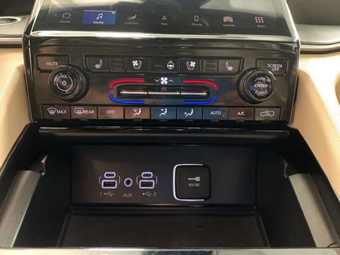 Used 2023 Jeep Grand Cherokee Limited w/ Luxury Tech Group II AWD/4WD image 14