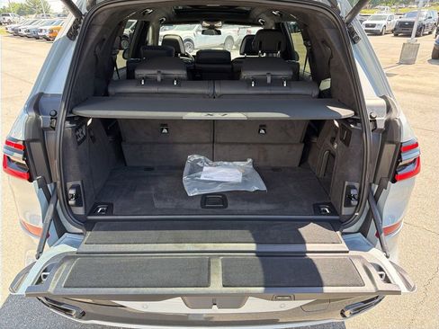 Used 2025 BMW X7 xDrive40i w/ M Sport Package AWD/4WD image 19
