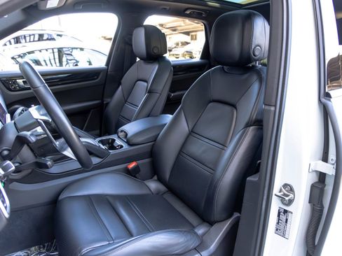Certified 2021 Porsche Cayenne AWD/4WD image 5