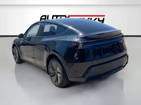 Used 2026 Tesla Model Y 2WD image 5