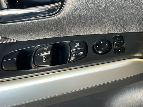 Used 2019 Nissan Kicks SV image 13