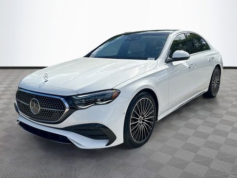 Used 2024 Mercedes-Benz E 350 4MATIC Sedan image 3
