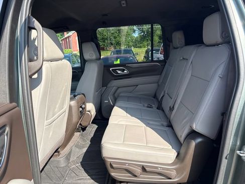 Used 2024 Chevrolet Suburban Z71 w/ Z71 Off-Road Package AWD/4WD image 19