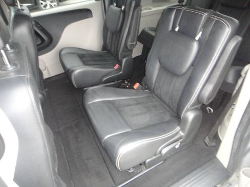 Used 2018 Dodge Grand Caravan SXT FWD image 11