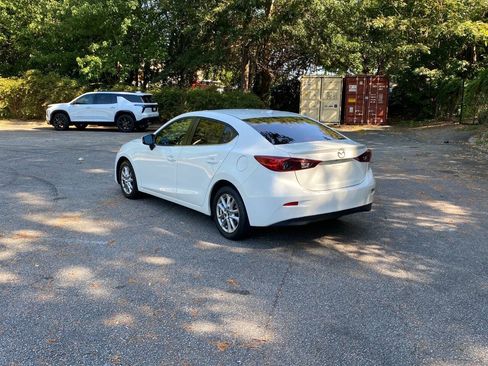 Used 2016 MAZDA MAZDA3 i Touring w/ Popular Equipment Package FWD image 7