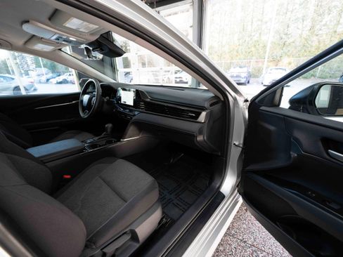 Used 2025 Toyota Camry LE image 25
