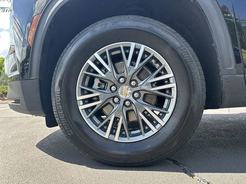 Certified 2025 Chevrolet Traverse LT FWD image 32