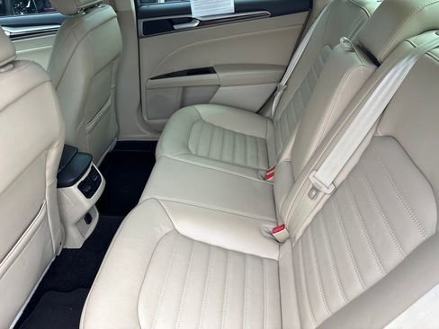Used 2015 Ford Fusion SE w/ Equipment Group 202A FWD image 9