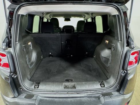 Used 2016 Jeep Renegade Latitude FWD image 29