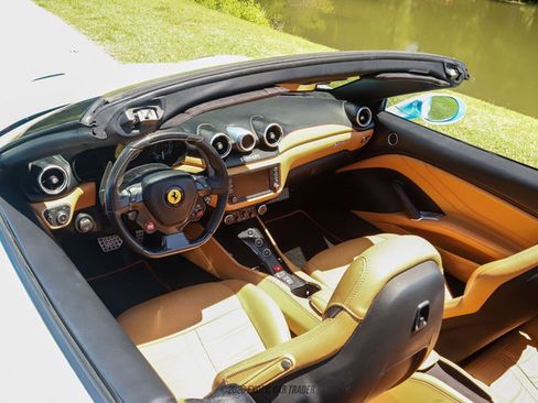 Used 2015 Ferrari California T RWD image 63