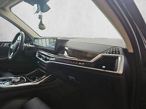 Used 2024 BMW X7 xDrive40i w/ Premium Package AWD/4WD image 20