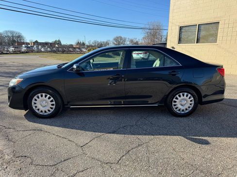 Used 2012 Toyota Camry LE image 35
