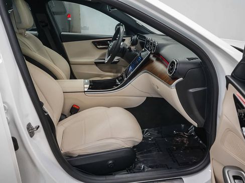 Used 2025 Mercedes-Benz C 300 4MATIC Sedan image 17