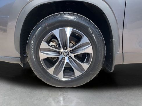 Used 2023 Toyota Highlander XLE image 31