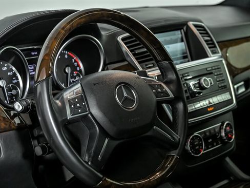 Used 2014 Mercedes-Benz GL 450 4MATIC w/ Lighting Package image 23