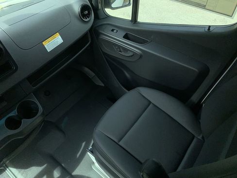Used 2023 Mercedes-Benz Sprinter 2500 image 14