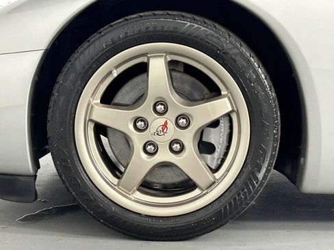 Used 2004 Chevrolet Corvette Convertible w/ Preferred Equipment Group RWD image 31
