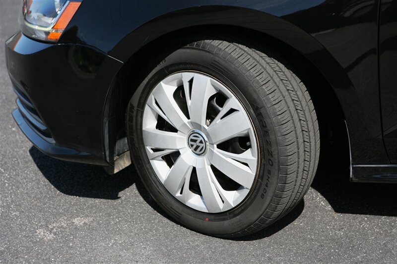 Used 2017 Volkswagen Jetta S FWD image 3