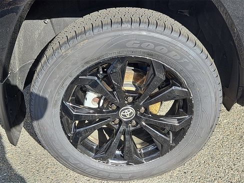 Used 2024 Toyota RAV4 SE image 9