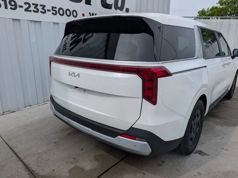 Used 2025 Kia Carnival FWD image 16