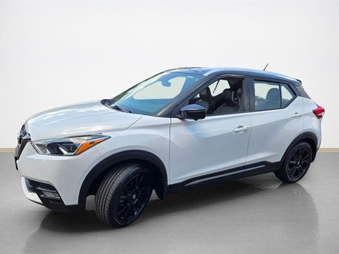 Used 2020 Nissan Kicks SR w/ SR Premium Package FWD image 8