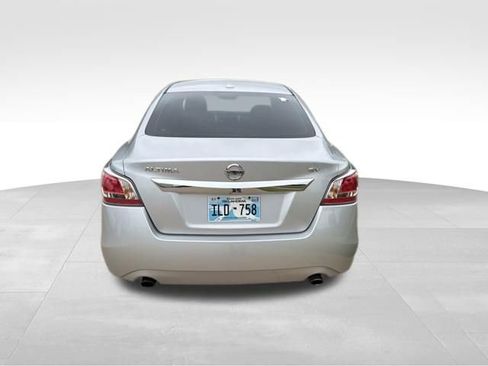 Used 2015 Nissan Altima 2.5 SV w/ Convenience Package FWD image 4