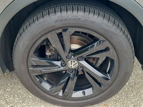 Used 2024 Volkswagen Tiguan SE R-Line AWD/4WD image 12