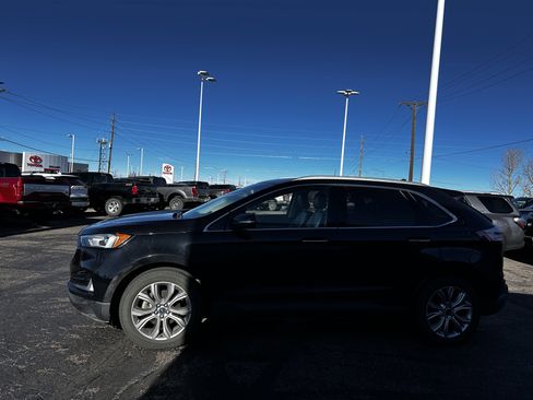 Used 2019 Ford Edge Titanium image 2