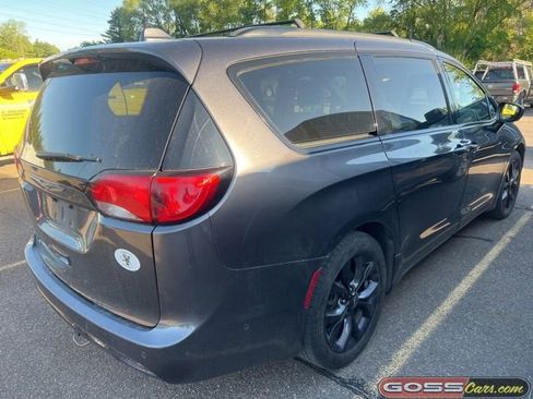 Used 2020 Chrysler Pacifica Touring-L w/ Advanced Safetytec Group FWD image 3