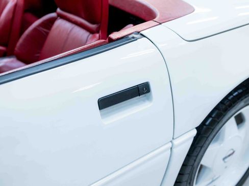 Used 1990 Chevrolet Corvette Convertible image 32