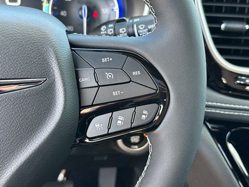 New 2026 Chrysler Pacifica Select w/ S Appearance Package image 29