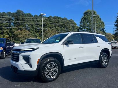Used 2025 Chevrolet Traverse LT