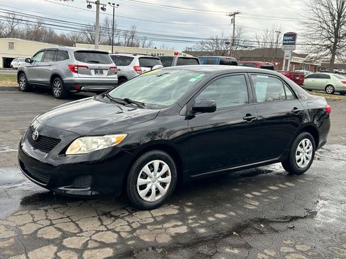 Used 2010 Toyota Corolla LE image 2